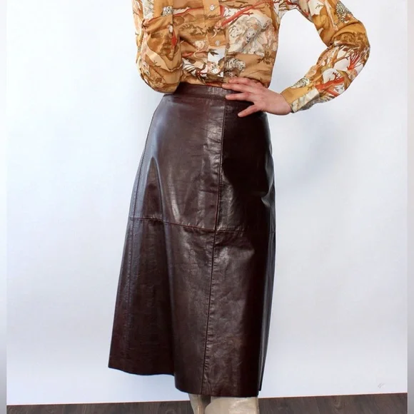PRICE New GAP Vintage High Waisted Leather Midi Skirt Colour Burgundy Size 8 - Picture 11 of 16